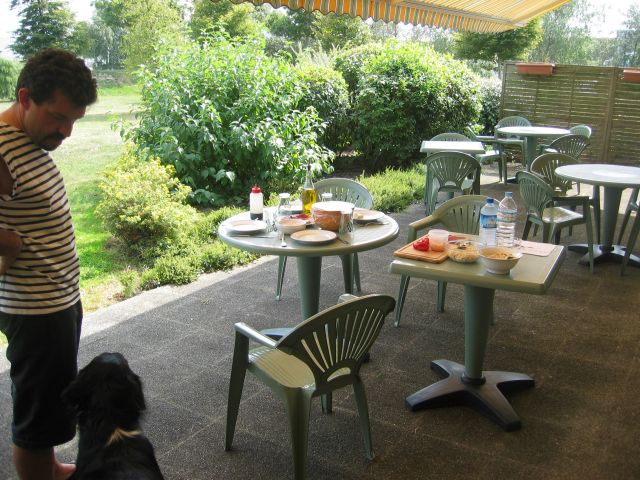 et samedi midi, déjeuner au même endroit, avec le soleil en plus !