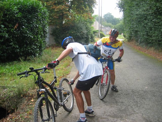 pas de chance, Eric s'aperoit qu'il a crev  l'arrire