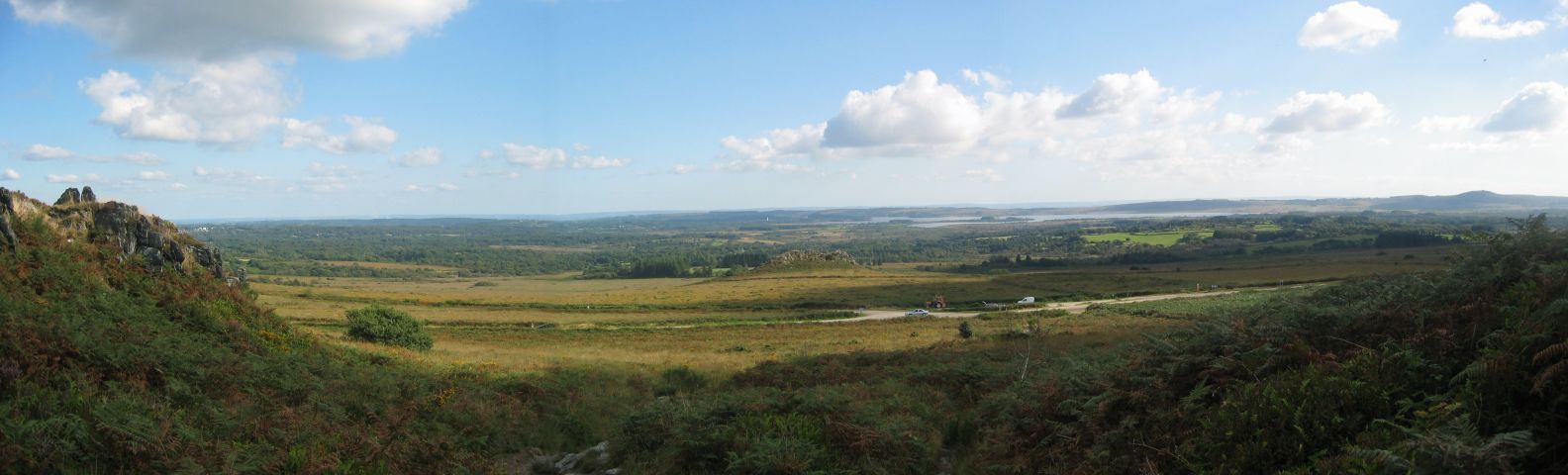 le lac et le Mt St-Michel, au fond à droite (et le Kangoo en bas)