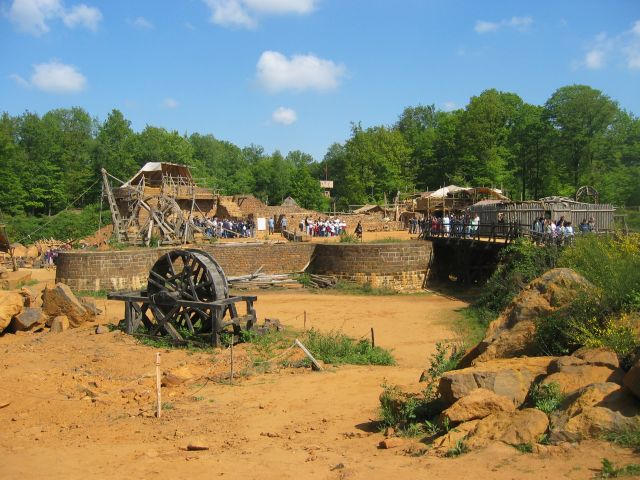 vue générale, avec le pont "dormant" pour accéder au château