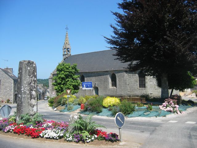 careefour à Plélauff: menhir or not menhir ?