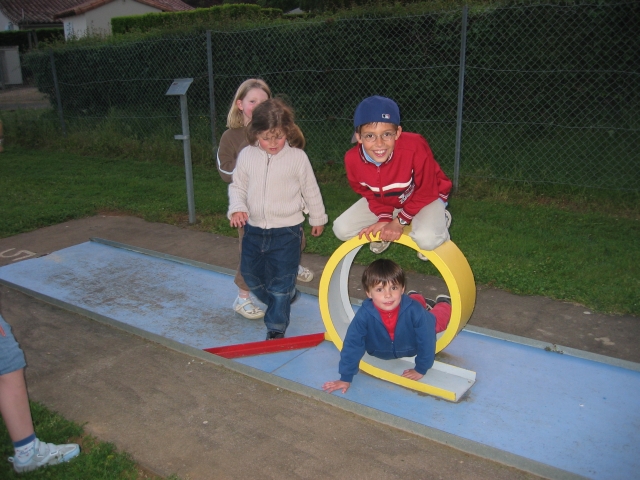 le parcours de mini-golf se poursuit: les 2 Blanchard posent ensemble !