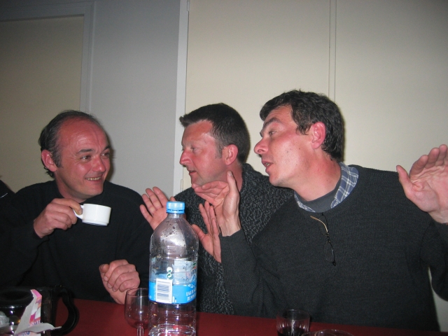 les 2 gars plaident l'innocence...