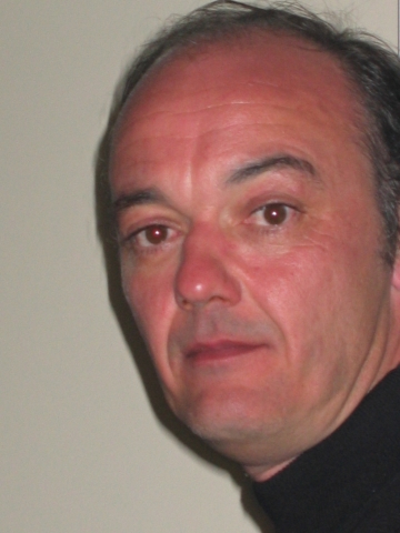 Jean-Marie lui reste très sérieux