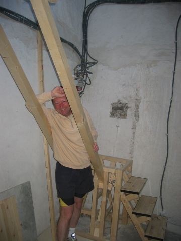 Philippe n'est pas peu fier de me montrer son escalier