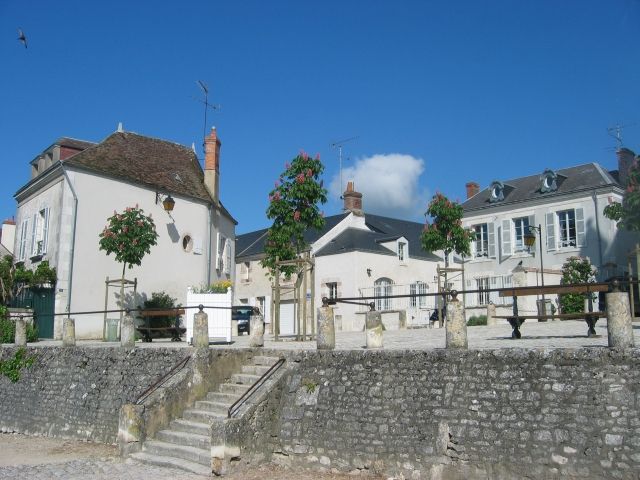 la place du village, donnant sur la Loire...