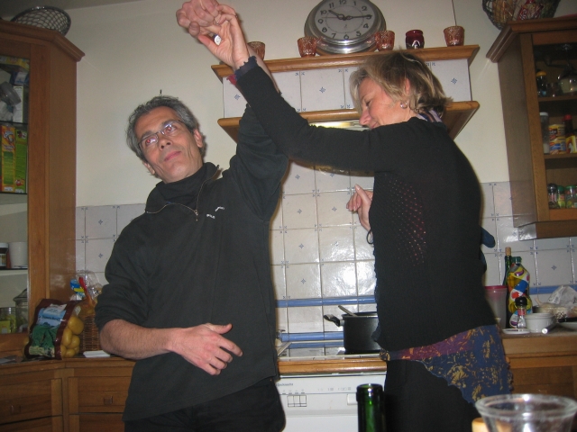en plus, Dom se révèle un grand danseur... quelle aisance !
