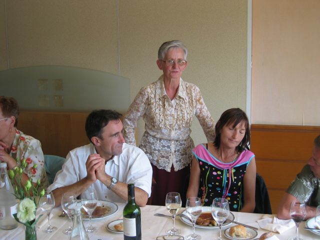 puis avec Jacqueline et Thierry... elle fait son tour de table 