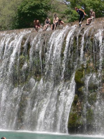 Josselin saute vraiment de la cascade ? chapeau !