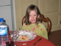 Eva rie jaune