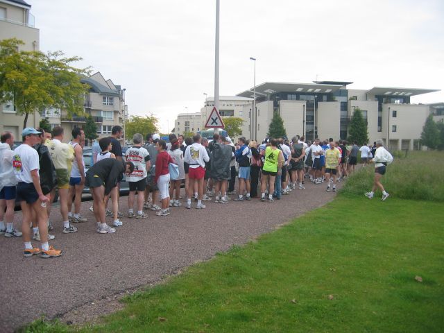le matin, on attend les cars dès 7h15 qui nous emmènent au point de départ de la course