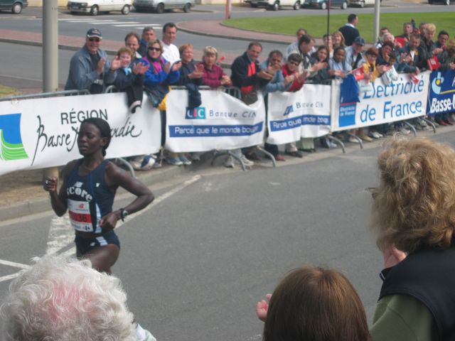 la première féminine, 2h41' au marathon