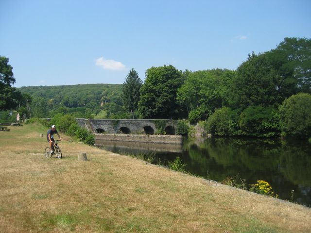 joli pont de pierre, Eric n'arrive plus à s'arrêter