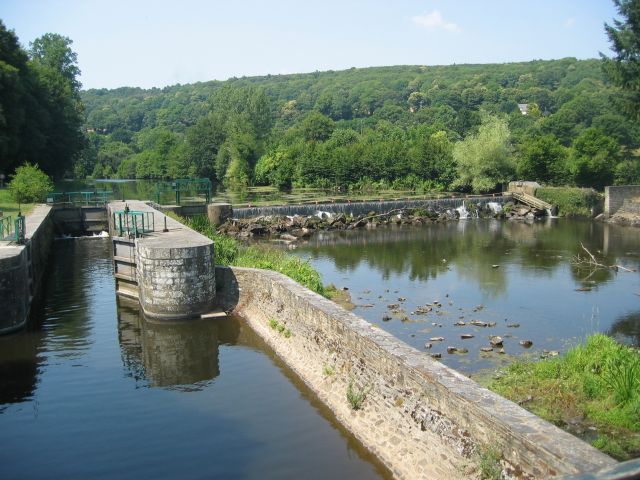 l'écluse, derrière le pont
