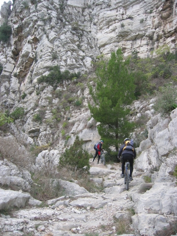 une dernire photo: l'endroit est superbe... pour les promeneurs  pied surtout !!