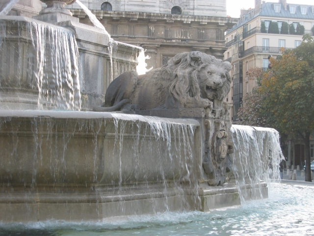 costaud, le lion, et pas trs sympa 