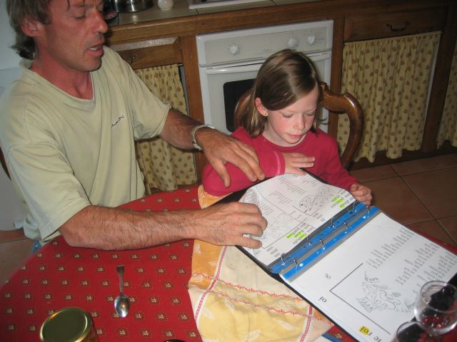 c'est l'heure des devoirs pour Eva